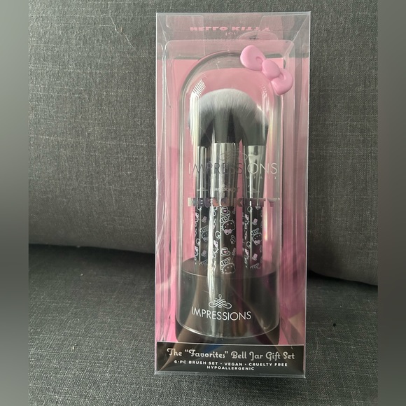 BNIB hello Kitty makeup set 💄 - Picture 4 of 8